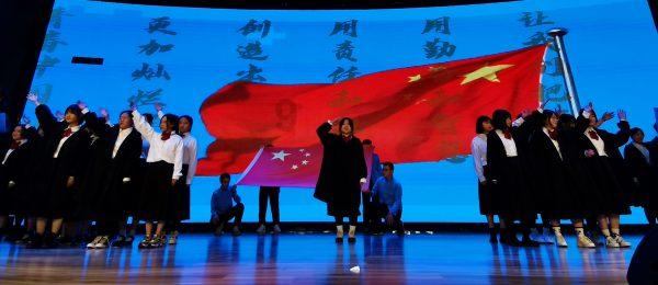 “我未成年,你违法了。”男子买烟后掏身份证要一万元!店主无奈报警